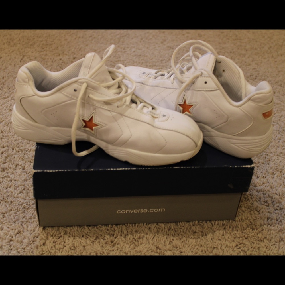 Women’s Converse/ Center stage Ox/ White Size: 9.5